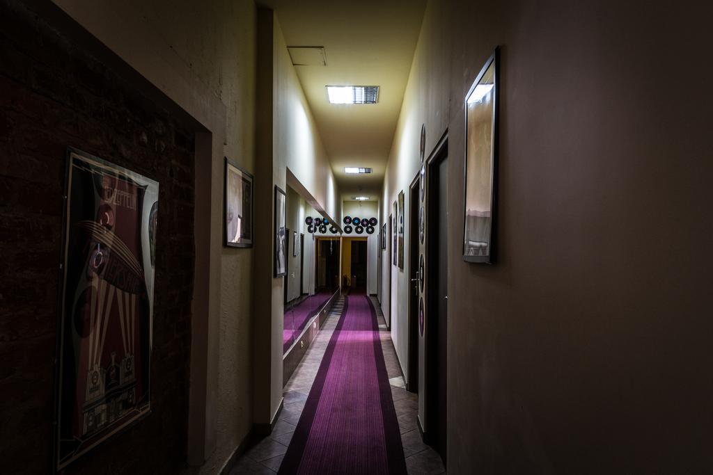 Music Hostel Piotrkowska Лодзь Экстерьер фото