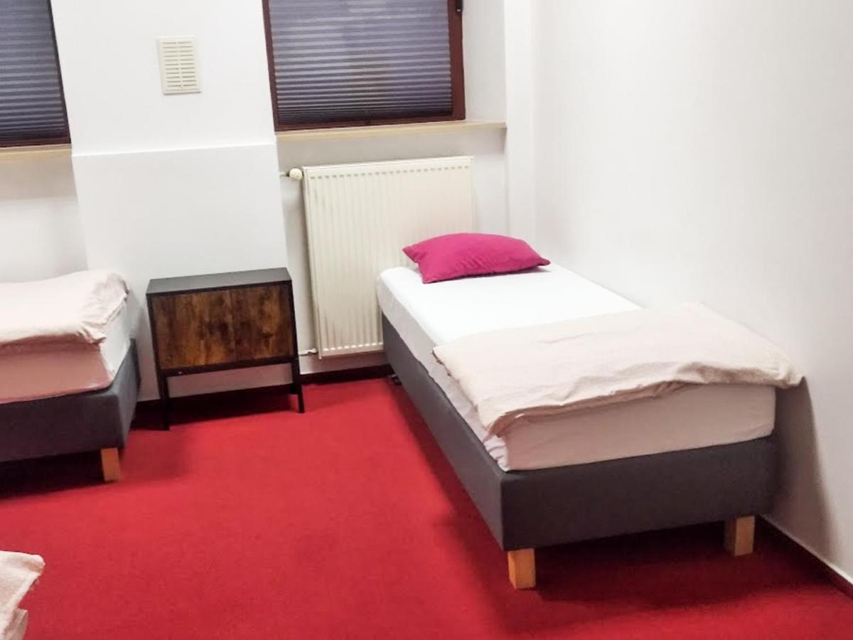 Music Hostel Piotrkowska Лодзь Экстерьер фото