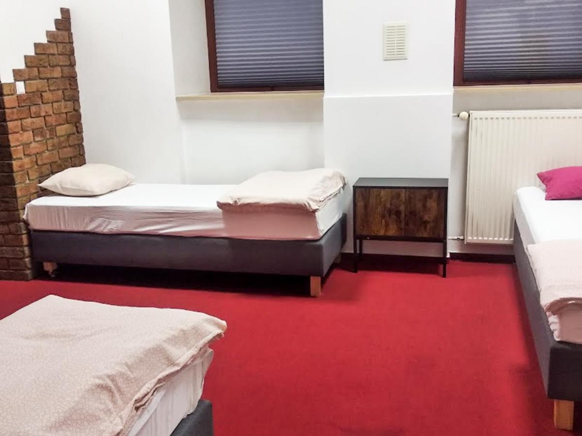 Music Hostel Piotrkowska Лодзь Экстерьер фото