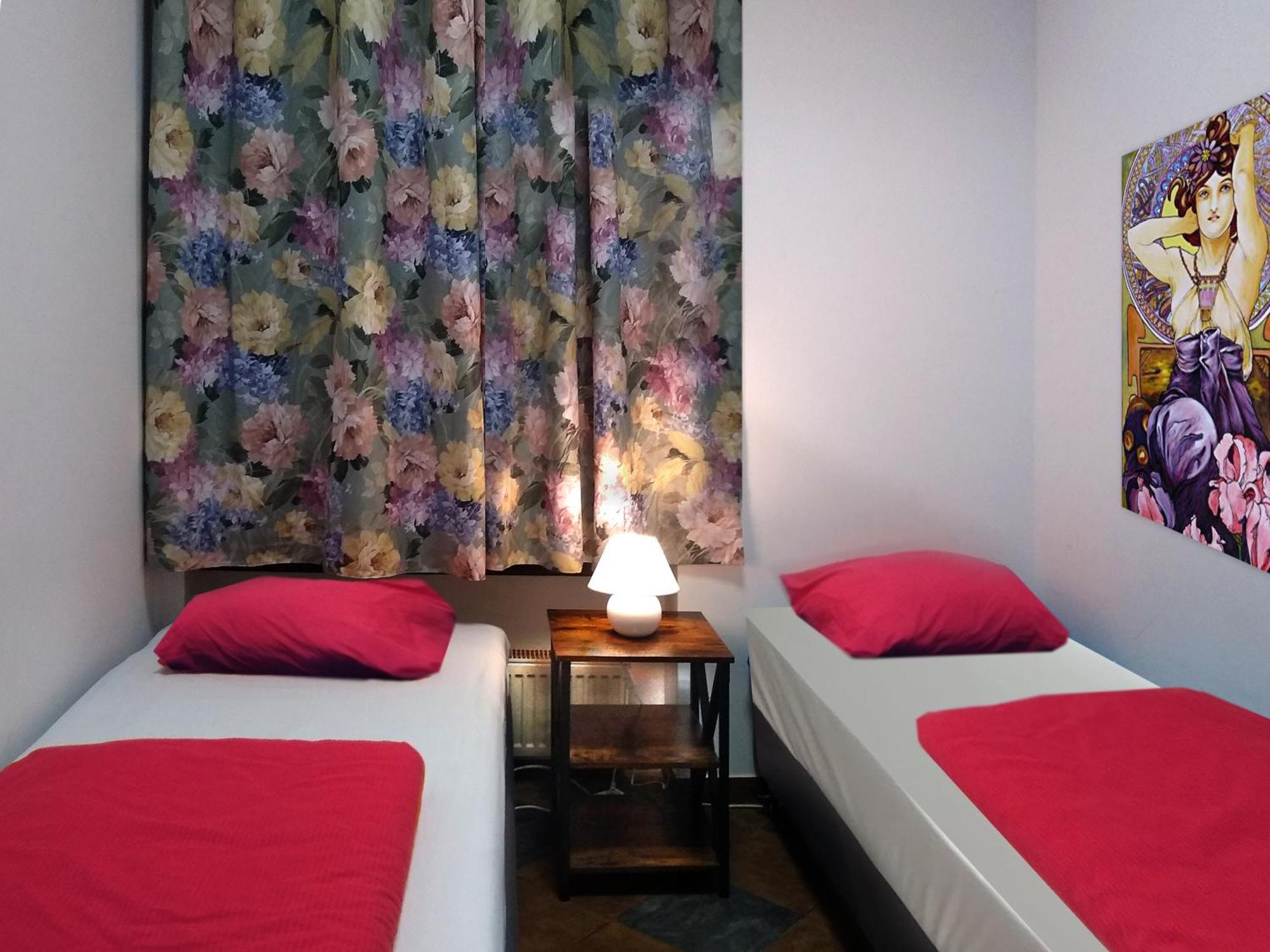 Music Hostel Piotrkowska Лодзь Экстерьер фото